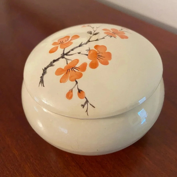 Lovely Satsuma Cherry Blossom Trinket Dish w/ Lid Cream with Peach Signed 1982 - Picture 2 of 9